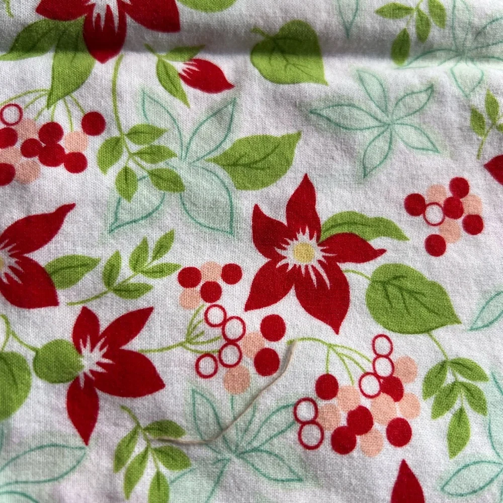 Vintage St. Patricks Day Green & Red Clover 🍀 Floral Cotton Pillowcase